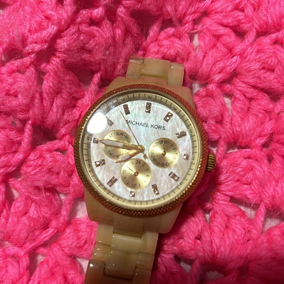 Michael kors acrylic watch - Picture 3 of 3